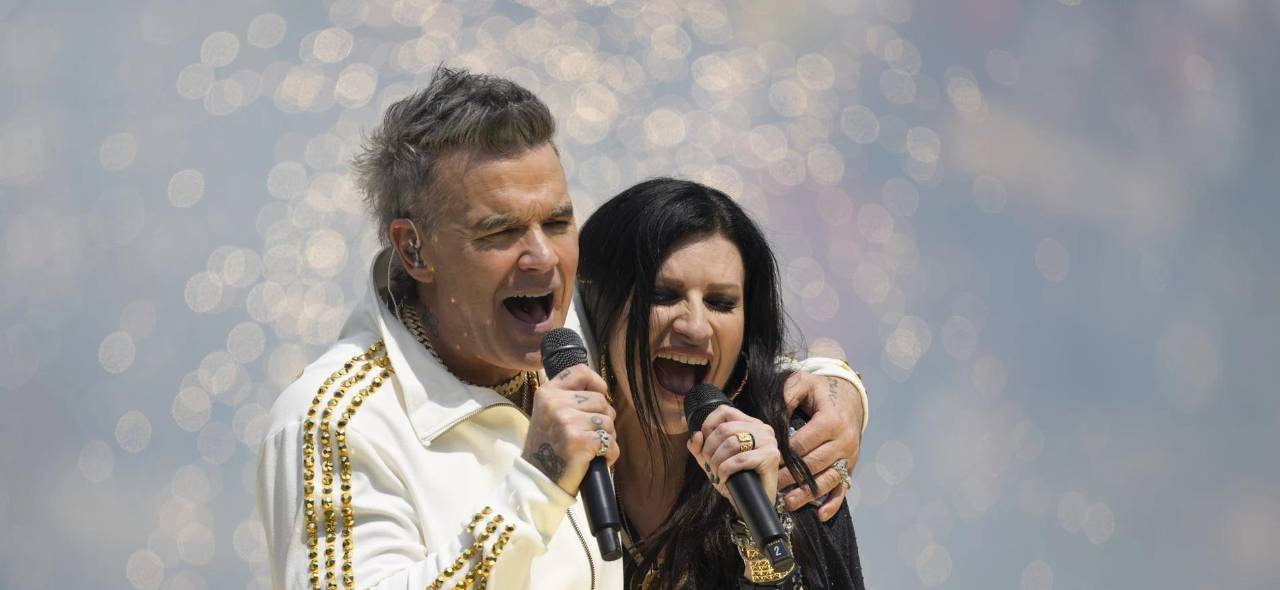 Laura Pausini y Robbie Williams conquistaron la final de la FIFA con “Desire” Laura Pausini y Robbie Williams conquistaron la final de la FIFA con “Desire”