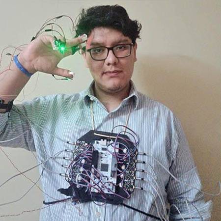 Un guante que da voz a las manos: innovación boliviana que rompe barreras